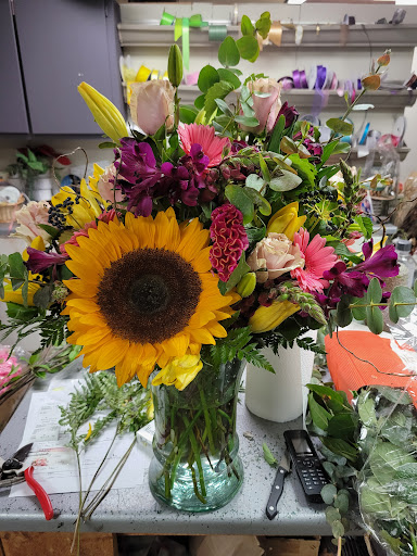 Florist «Sharp Floral & Gifts», reviews and photos, 584 Broadway Ave, New Johnsonville, TN 37134, USA