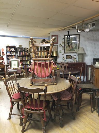 Antique Furniture Store «Useful Things Antiques & Collectibles Store», reviews and photos, 11 Crenshaw Ln, Coxs Creek, KY 40013, USA