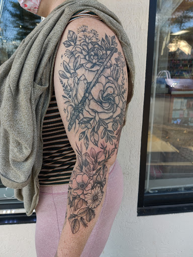 Tattoo Shop «Diamond Dagger Tattoo Studio», reviews and photos, 8894 Fort Smallwood Rd #9a, Pasadena, MD 21122, USA