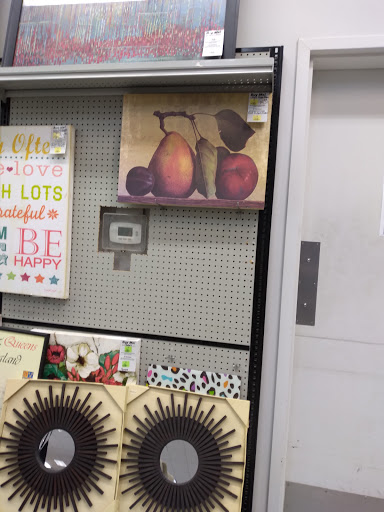 Thrift Store «Goodwill Littleton - County Line», reviews and photos, 161 W County Line Rd, Littleton, CO 80129, USA