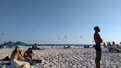 Photo de Plage Pepe protégé par des falaises