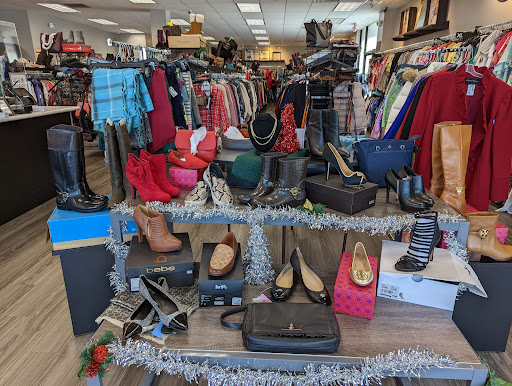 Used Clothing Store «Clothes Mentor», reviews and photos, 306 Oyster Point Rd, Newport News, VA 23602, USA