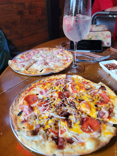 Pizza Restaurant «Cadillac Pizza Pub», reviews and photos, 112 S Kentucky St, McKinney, TX 75069, USA