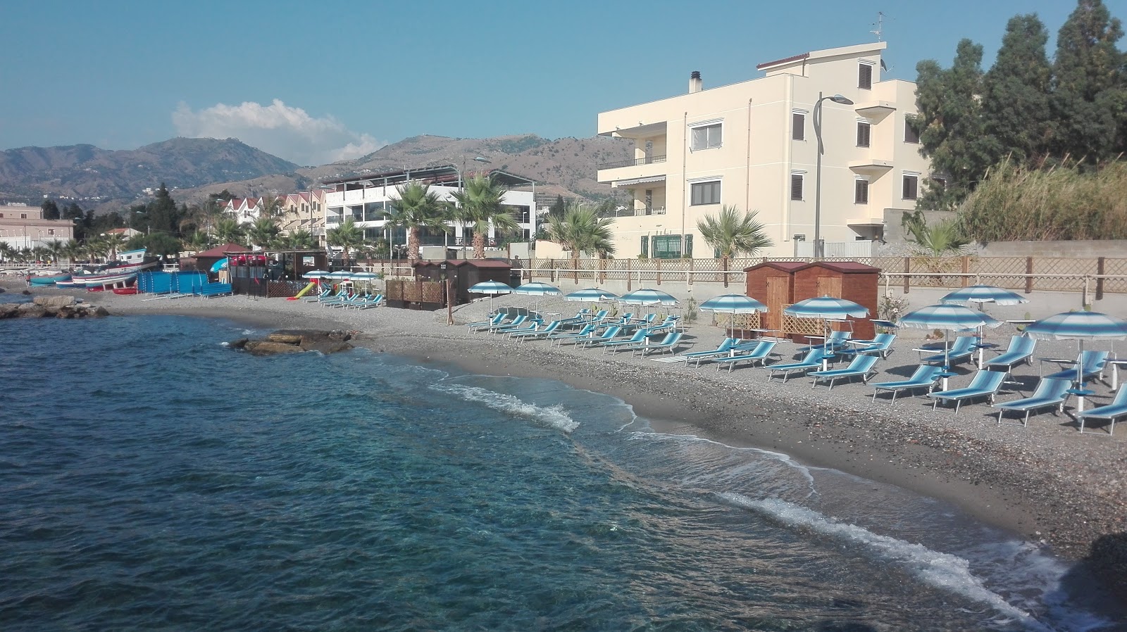 Foto di Pellaro beach con parzialmente pulito livello di pulizia