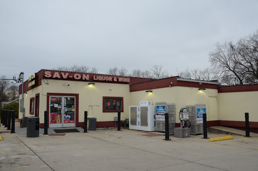 Liquor Store «Sav-On-Liquor and wine», reviews and photos, 809 St Louis Rd, Collinsville, IL 62234, USA