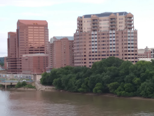 Liquor Store «Stadium Liquor Store», reviews and photos, 319 W 4th St, Covington, KY 41011, USA