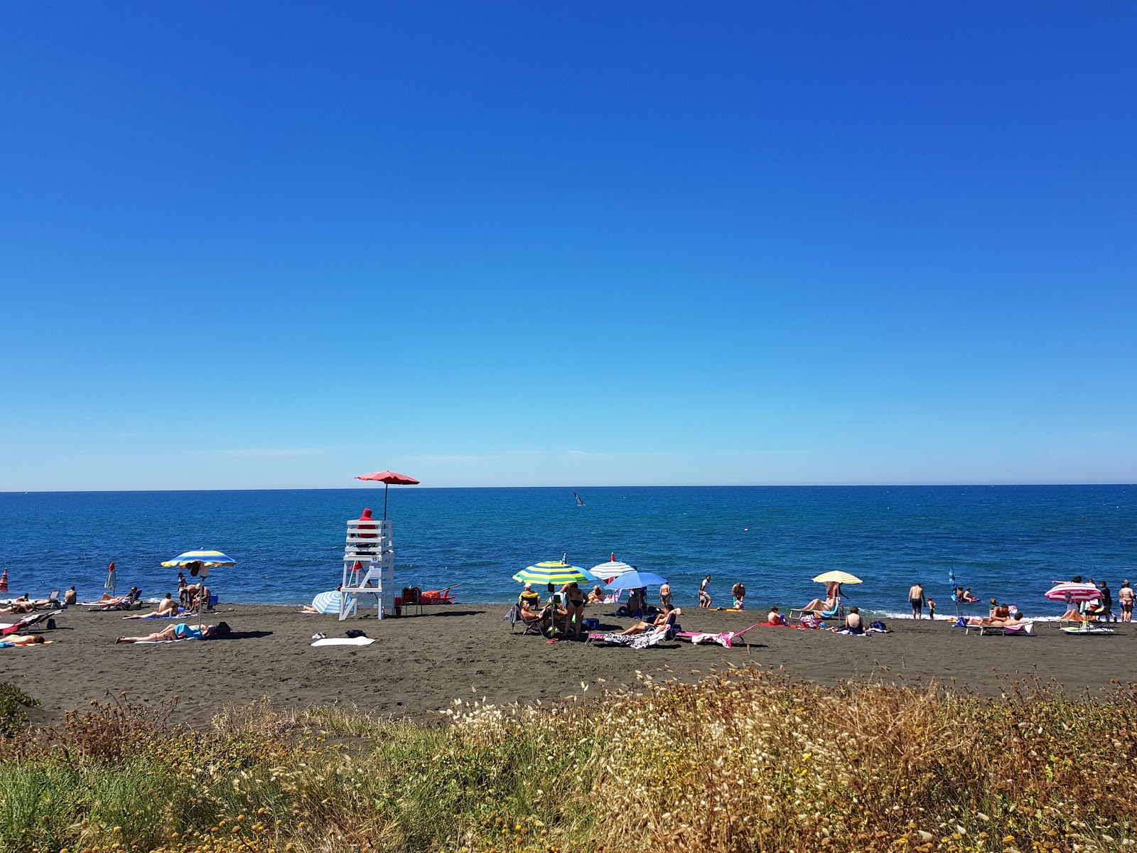 Photo de Spiaggia di Ladispoli avec plage spacieuse