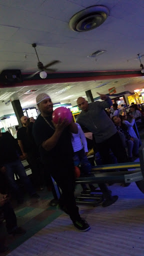 Bowling Alley «Majestic Lanes Bowling Alley», reviews and photos, 525 U.S. 9, Hopelawn, NJ 08861, USA