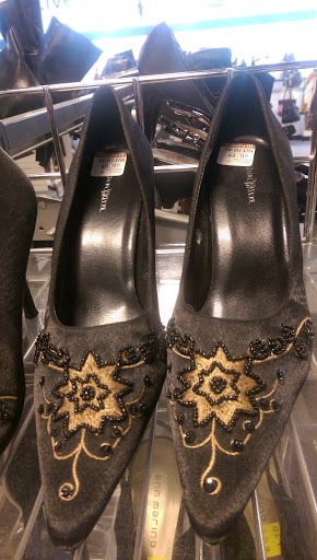 Thrift Store «Goodwill», reviews and photos, 340 S Fair Oaks Ave, Pasadena, CA 91105, USA