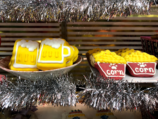 Pet Supply Store «Brookside Barkery & Bath», reviews and photos, 118 W 63rd St, Kansas City, MO 64113, USA