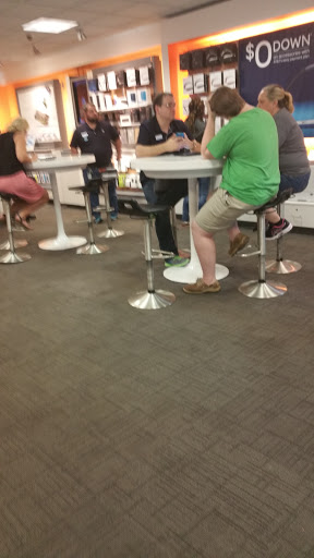 Cell Phone Store «AT&T», reviews and photos, 325 Jesse Jewell Pkwy, Gainesville, GA 30501, USA