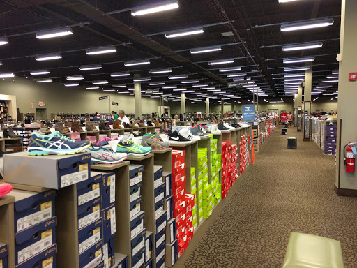 Shoe Store «DSW Designer Shoe Warehouse», reviews and photos, 25 Ronson Rd, Iselin, NJ 08830, USA