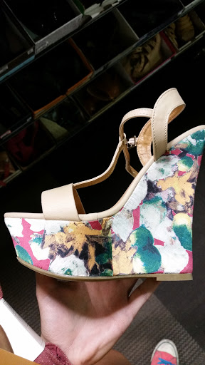 Shoe Store «DSW Designer Shoe Warehouse», reviews and photos, 60 NJ-17, Paramus, NJ 07652, USA