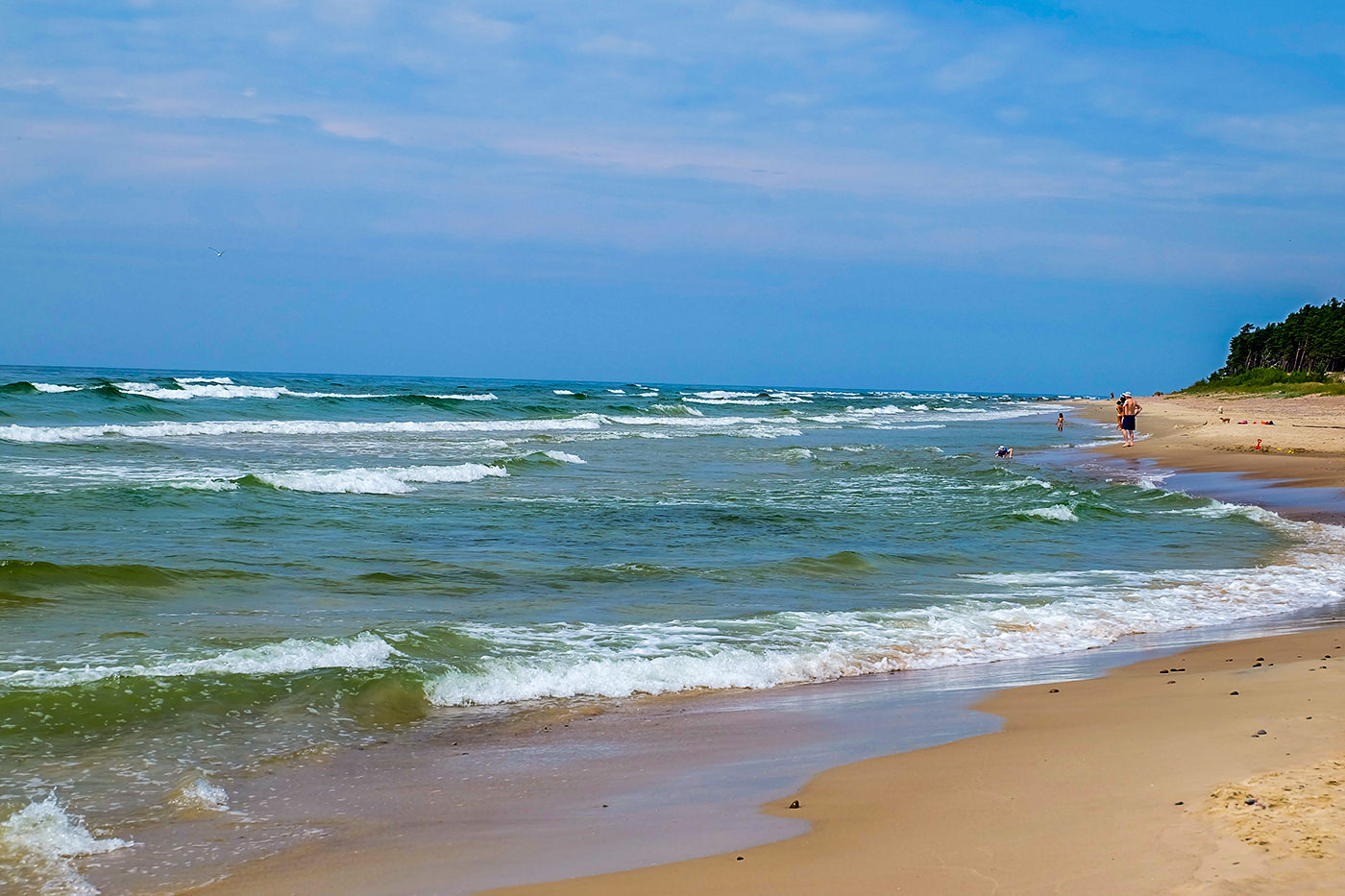 Foto von Melnrage Beach II mit lange, gerade küste