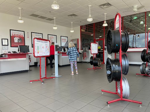 Tire Shop «Discount Tire», reviews and photos, 6616 Northwest Hwy, Dallas, TX 75231, USA