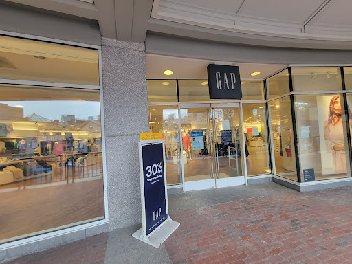 Clothing Store «Gap», reviews and photos, 200 State St, Boston, MA 02109, USA