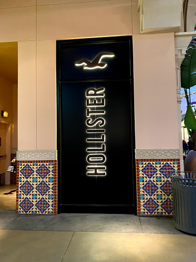 Clothing Store «Hollister Co.», reviews and photos, 647 Spectrum Center Dr, Irvine, CA 92618, USA