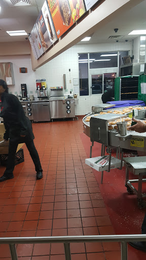 Bakery «Krispy Kreme Doughnuts», reviews and photos, 208 W 14 Mile Rd, Troy, MI 48083, USA
