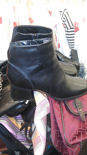 Thrift Store «Rappahannock Goodwill Industries:- Harrison Crossing Store», reviews and photos, 7101 Harrison Rd, Fredericksburg, VA 22407, USA