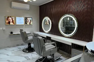 Headmasters Gurugram | Best Beauty Salon In Gurugram | Best Salon In Gurgaon image