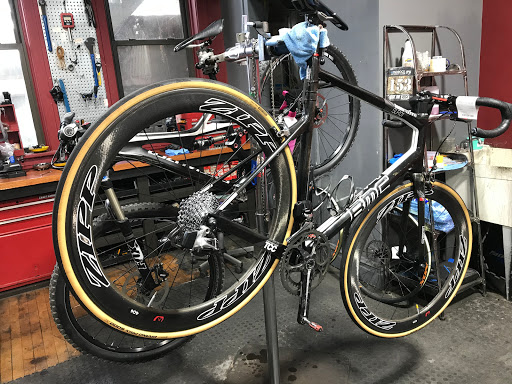 Bicycle Store «The Bike Hub», reviews and photos, 495 N Main St, Glen Ellyn, IL 60137, USA