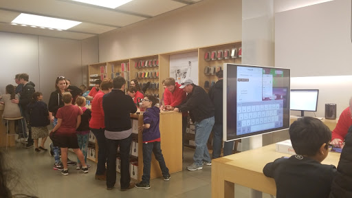 Computer Store «Apple Southlake Town Square», reviews and photos, 260 Grand Ave, Southlake, TX 76092, USA