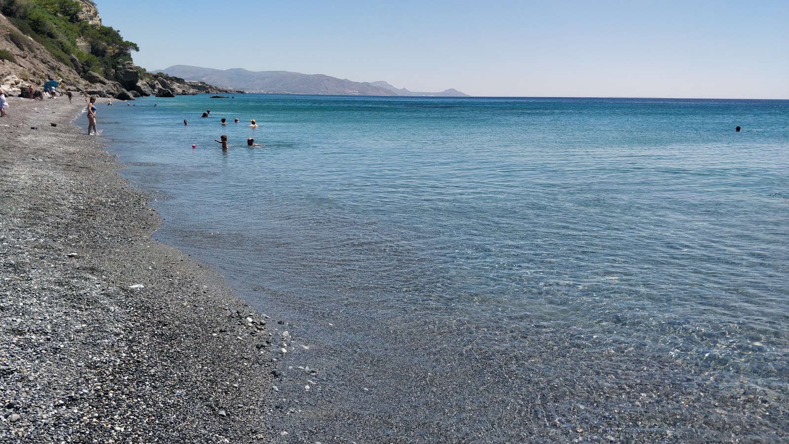 Foto av Agia Fotia beach omgiven av berg