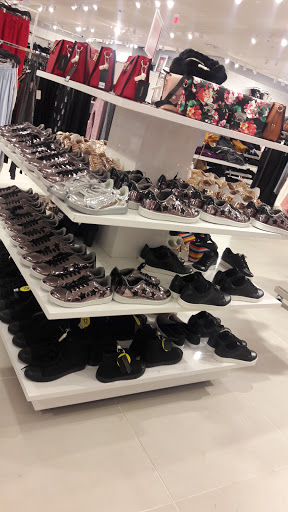 Clothing Store «F21 RED», reviews and photos, 121 Pavilion Pkwy A, Fayetteville, GA 30214, USA