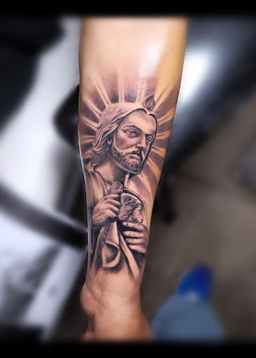 Explore lady and the tramp tattoo ideas, creative tattoo ideas in Peoria, available at Iron Key Tattoo Studio Inc.