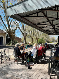 Atmosphère du Restaurant Bistrot de la Gare - Loriol du Comtat - n°3