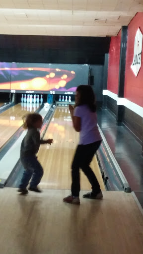 Bowling Alley «AMF Pro 300 Lanes», reviews and photos, 3031 SE Powell Blvd, Portland, OR 97202, USA