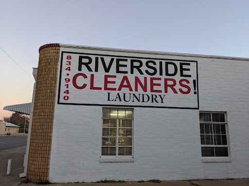 Dry Cleaner «Riverside Cleaners», reviews and photos, 108 N Riverside Dr, Fort Worth, TX 76111, USA