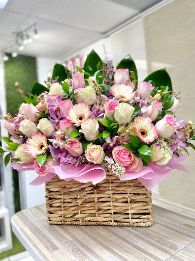 Florist «More Than Flowers», reviews and photos, 109 SE 2nd St, Miami, FL 33131, USA