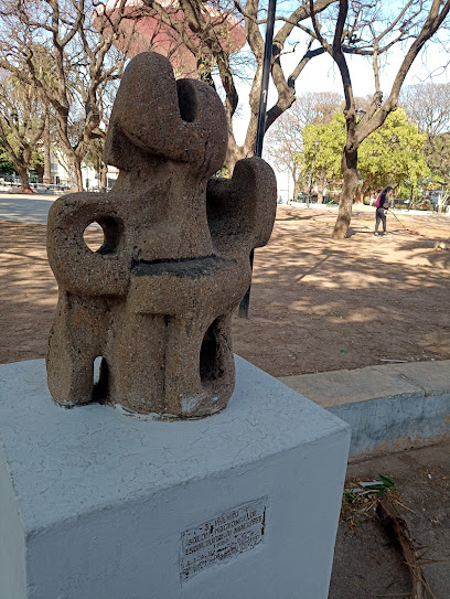 Escultura 'Creciendo' de Julia Farjat