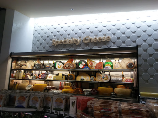 Supermarket «Cermak Fresh Produce», reviews and photos, 4000 W Diversey Ave, Chicago, IL 60639, USA