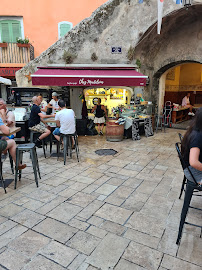 Atmosphère du Bar-restaurant à huîtres Chez Madeleine à Saint-Tropez - n°11