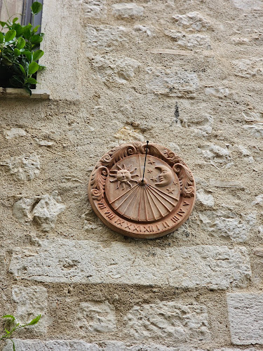 attractions Sun Clock and the Artistic mailbox Saint-Paul-de-Vence