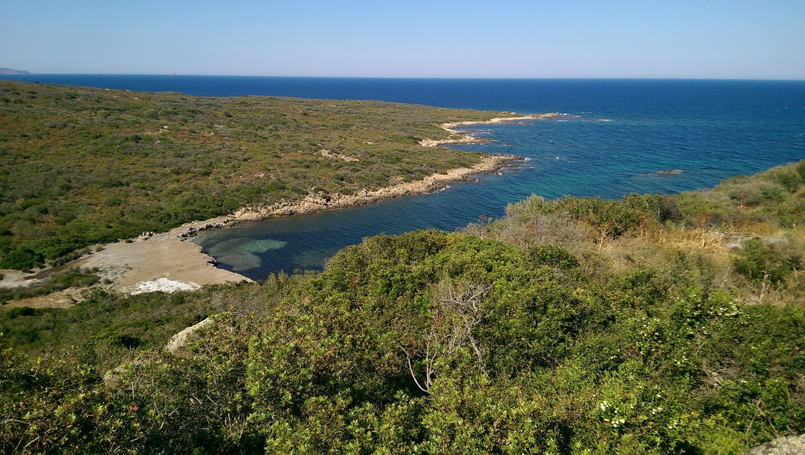 Foto van Cala dei Francesi met kleine baai
