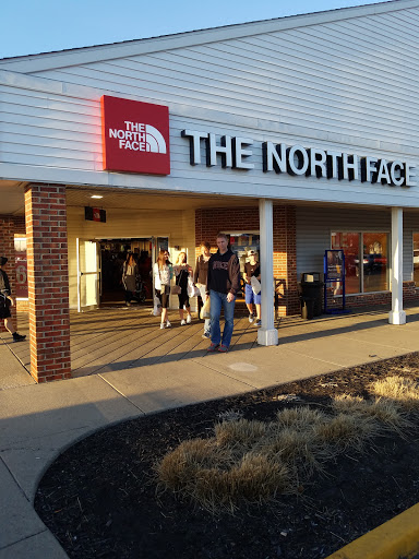 The North Face Outlet, 1201 Lighthouse Pl, Michigan City, IN 46360, USA, 