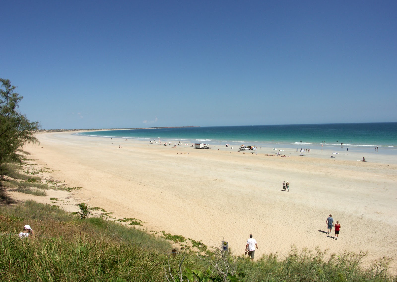 Fotografija Cable Beach z svetel pesek površino