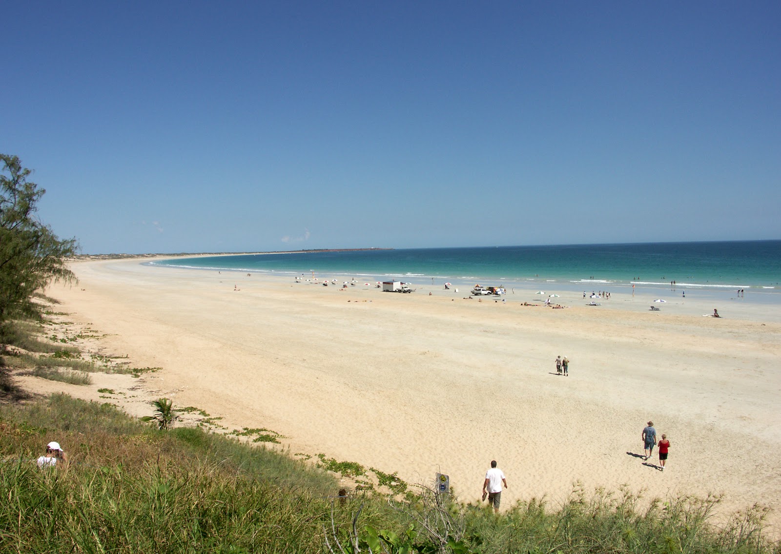 Foto av Cable Beach med beige sand yta