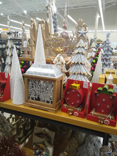 Home Goods Store «Tuesday Morning», reviews and photos, 2648 Tamiami Trail E, Naples, FL 34112, USA