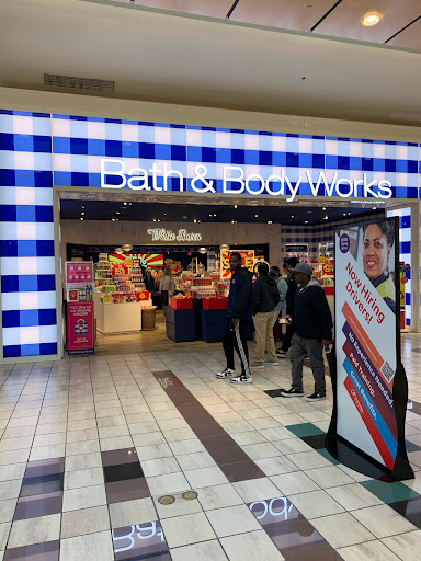 Shopping Mall «Alderwood Mall», reviews and photos, 3000 184th St SW, Lynnwood, WA 98037, USA