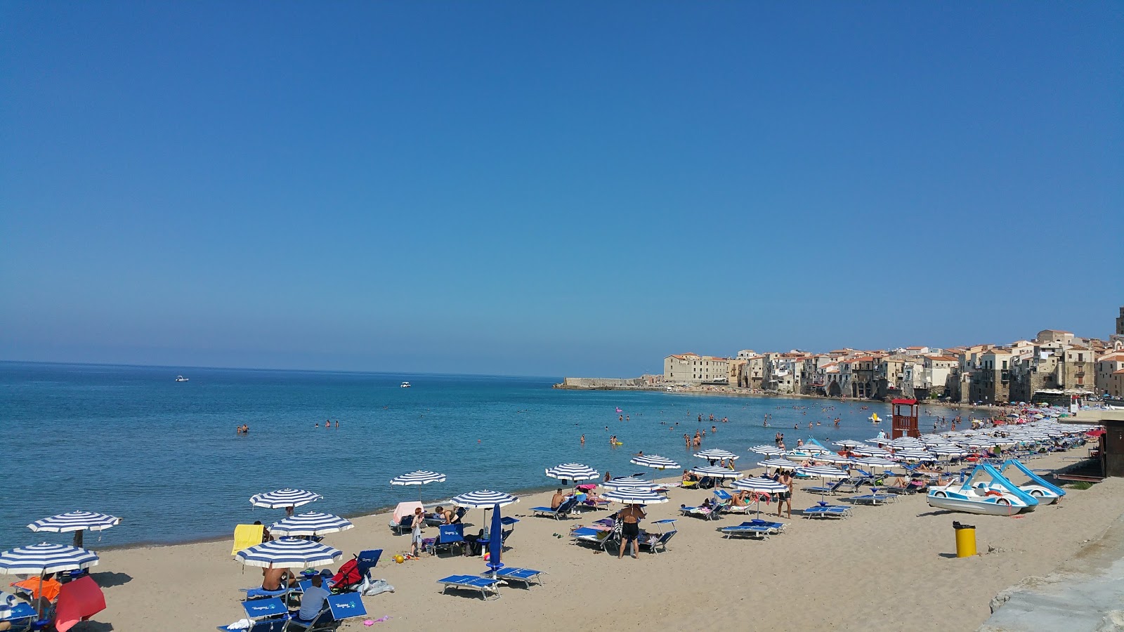 Foto de Praia de Cefalù e o assentamento