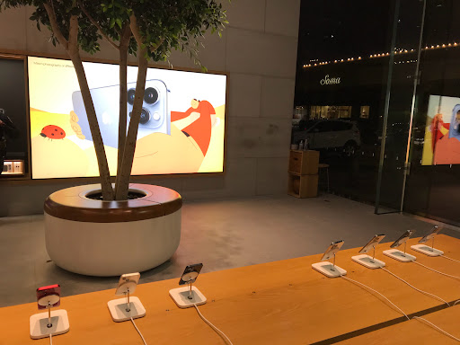 Computer Store «Apple Highland Village», reviews and photos, 4012 Westheimer Rd, Houston, TX 77027, USA