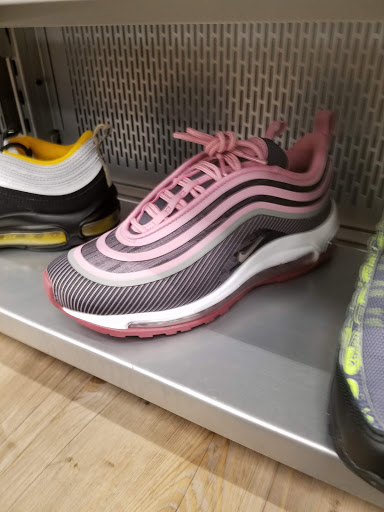 Shopping Mall «Liberty Court Shopping Center», reviews and photos, 8660 Liberty Rd, Randallstown, MD 21133, USA