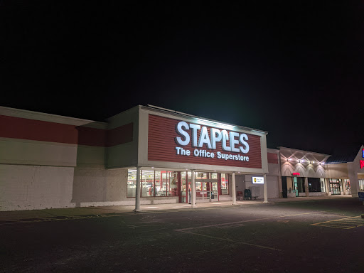 Staples, 1690 Boston Post Rd, Springfield, MA 01129, USA, 