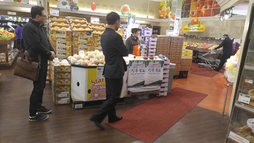 Shopping Mall «Linwood Plaza Shopping Center», reviews and photos, 158 Linwood Dr, Fort Lee, NJ 07024, USA