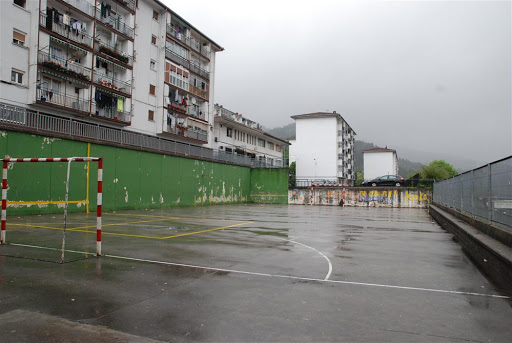 Arizmendi Ikastola. Santa Teresa, Escuela en Arrasate,Gipuzkoa