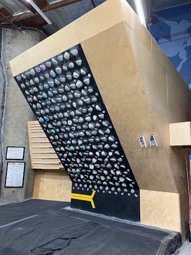 Rock Climbing Gym «Hangar 18 Indoor Climbing Gym - South Bay», reviews and photos, 4926 W Rosecrans Ave, Hawthorne, CA 90250, USA